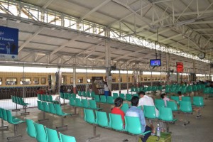 L'interno della stazione di Yangon